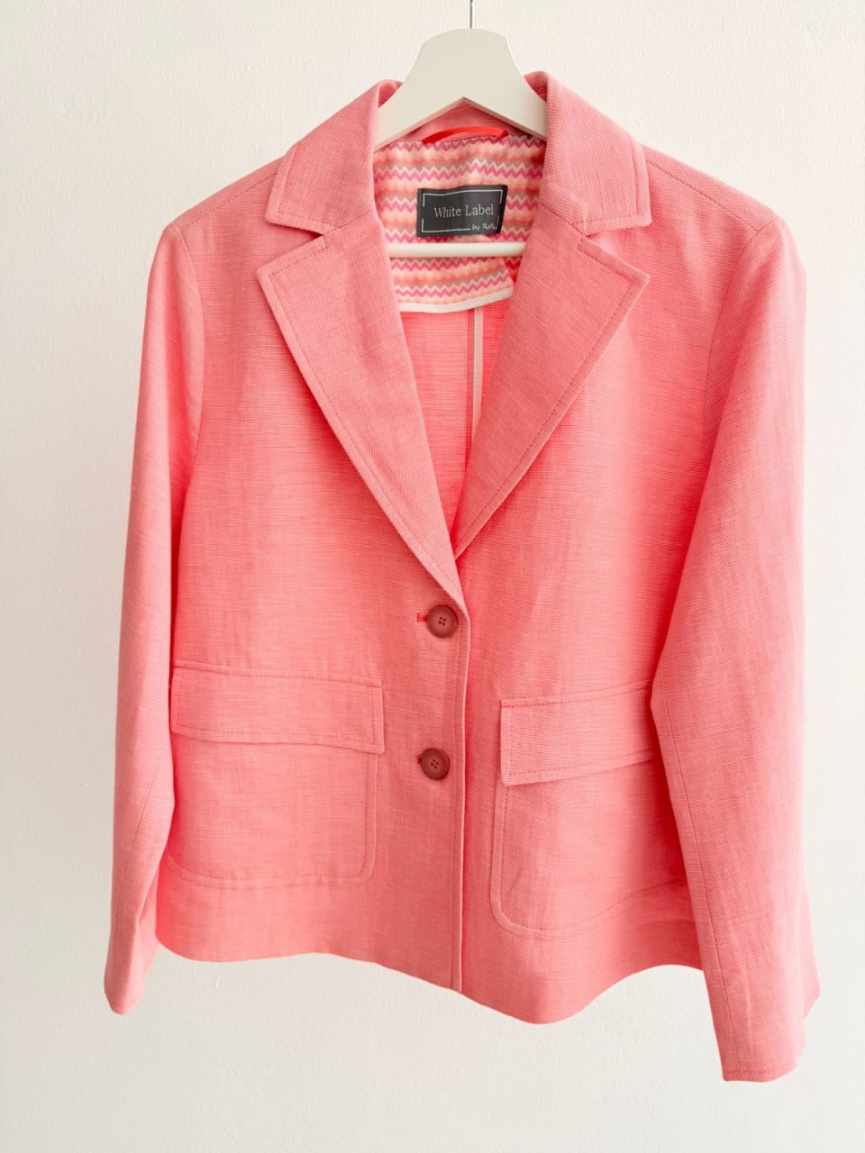 Women’s Short Linen Blazer – Peach Rose Linen