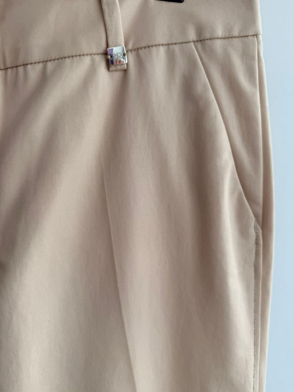 Women’s Tailored Pants with Soft Waist Detail – Beige