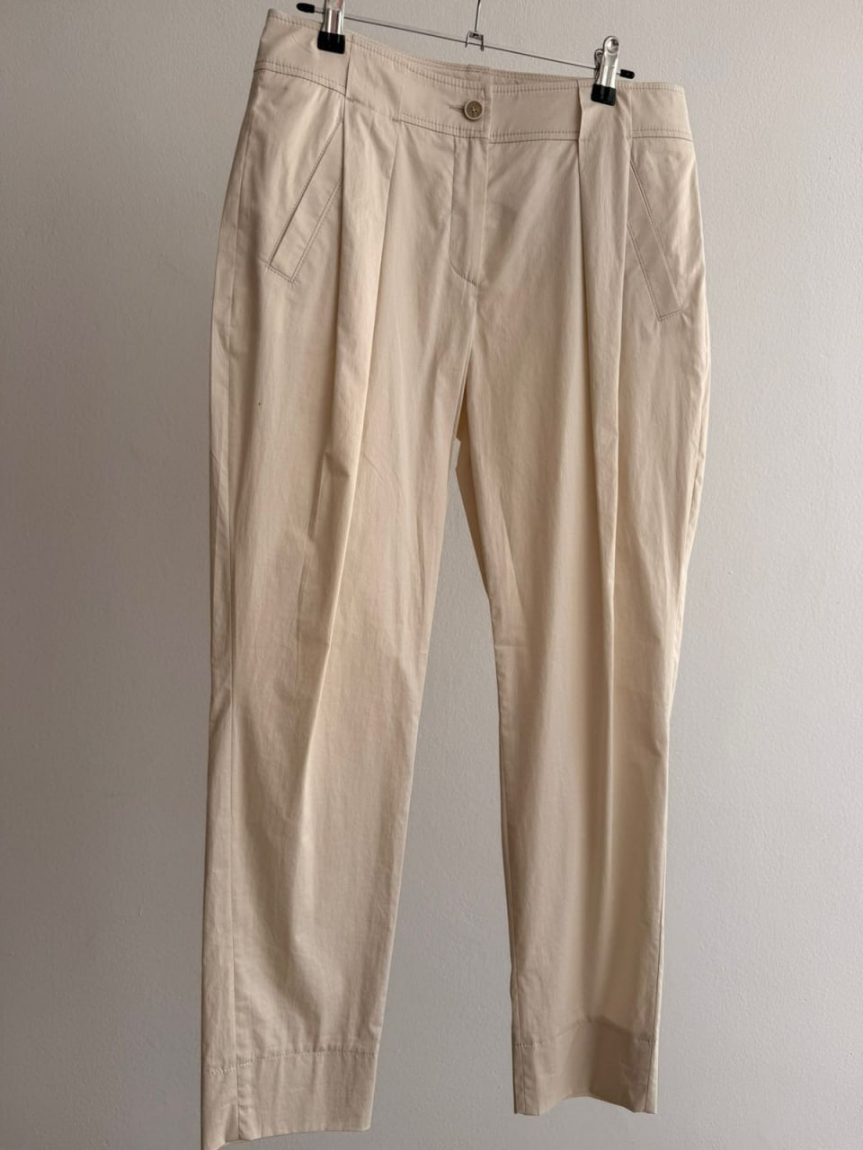 Women’s Lightweight Tailored Pants with Angled Pockets – Light Beige