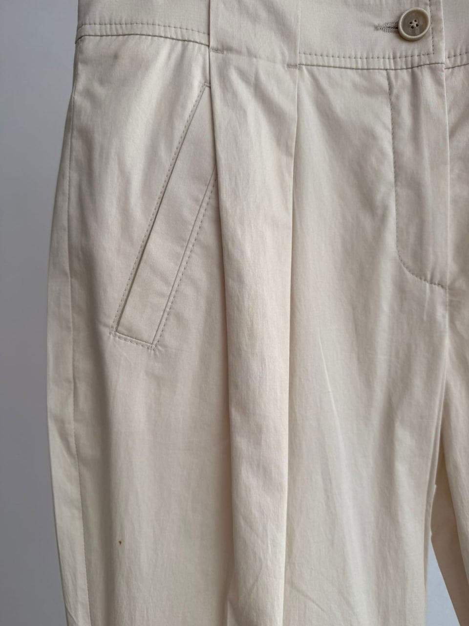 Women’s Lightweight Tailored Pants with Angled Pockets – Light Beige