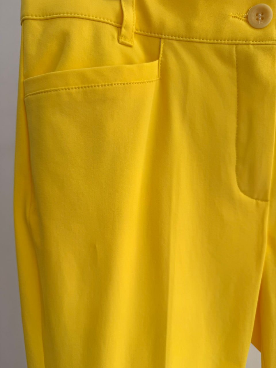 Women’s Slim-Fit Stretch Pants – Yellow