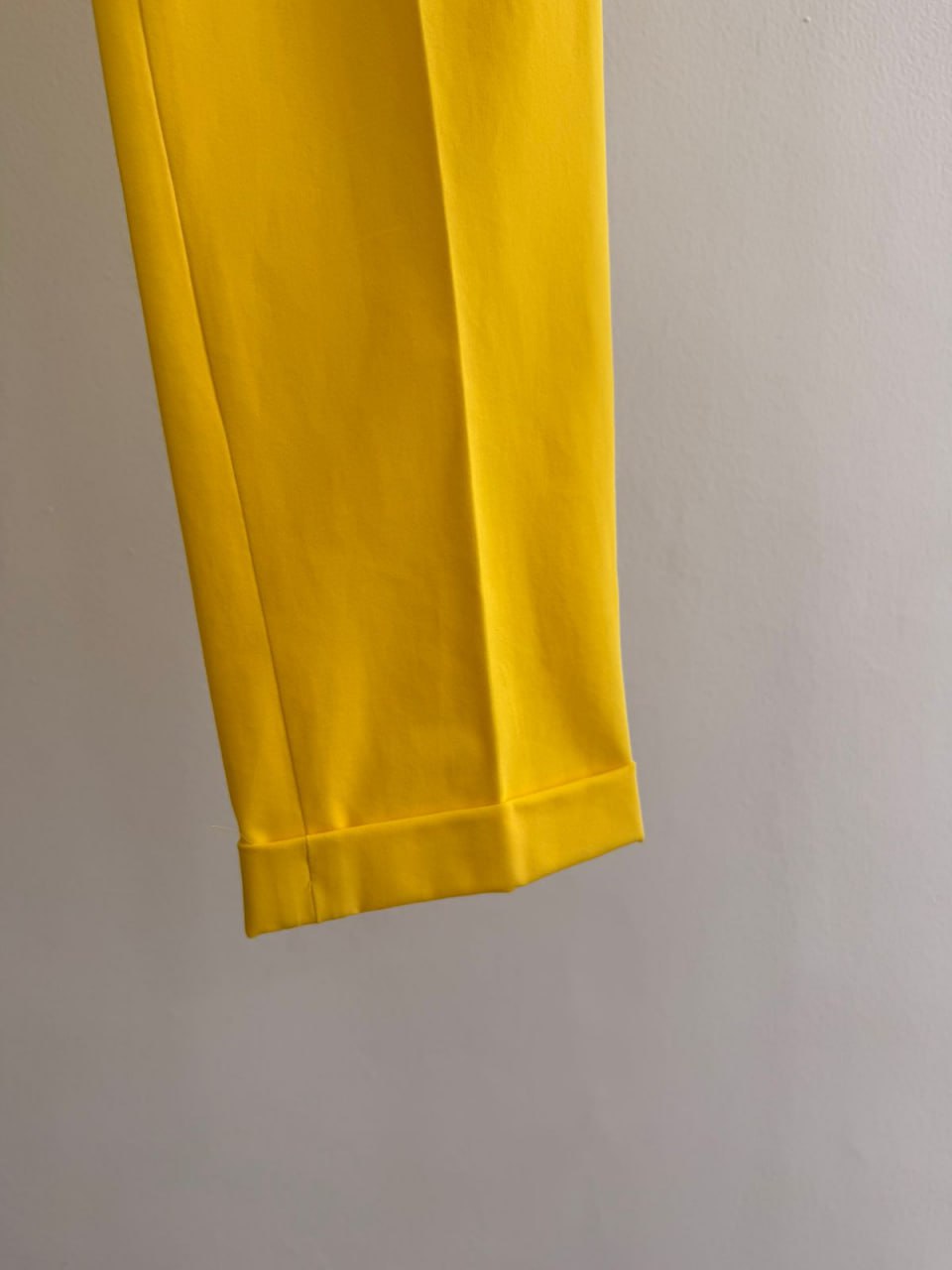 Women’s Slim-Fit Stretch Pants – Yellow