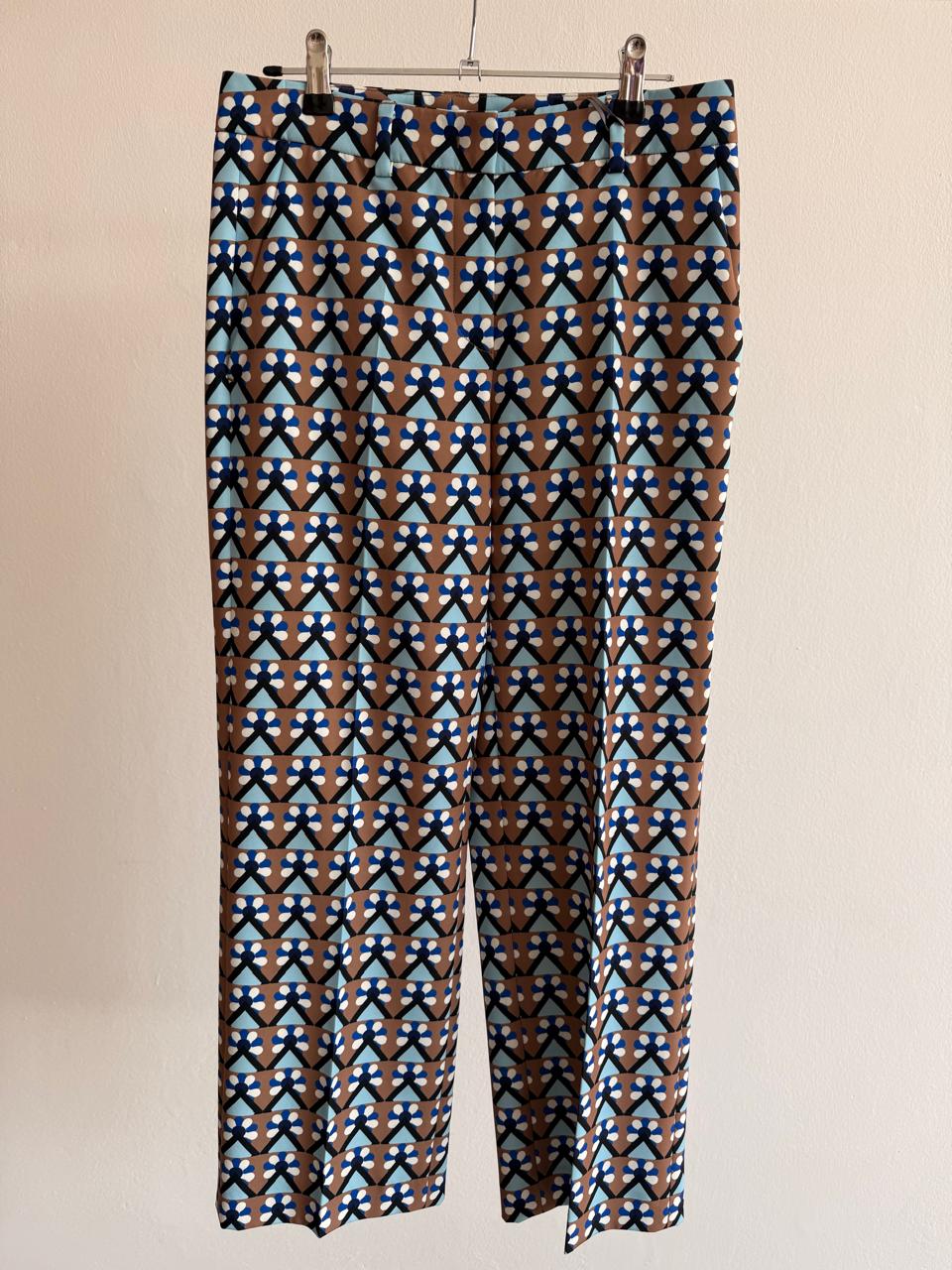 Women’s Cropped Printed Pants – Geometric Pattern